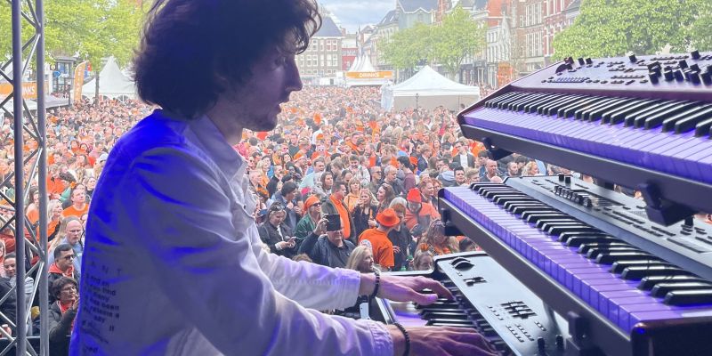 All-Round toetsenist op zoek naar professionele cover- of tributeband