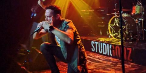 Rock vocalist met veel ervaring zoekt band