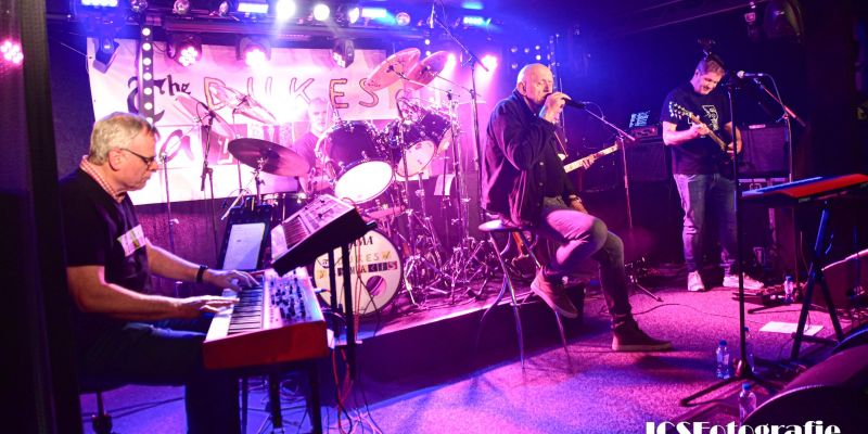 Genesis tributeband zoekt allround gitarist.